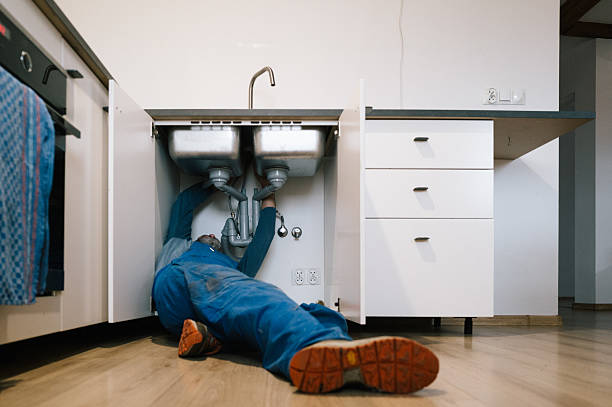 Professional Emergency Plumber technician working in Sunol, CA